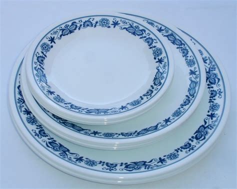 Corelle Corning Old Town Blue Onion Dinner Salad Bread Plates Set Of