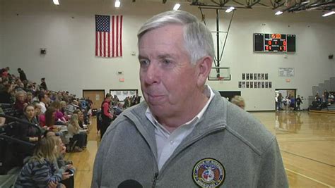 VIDEO: Governor Mike Parson plays coach at a Sparta basketball game ...