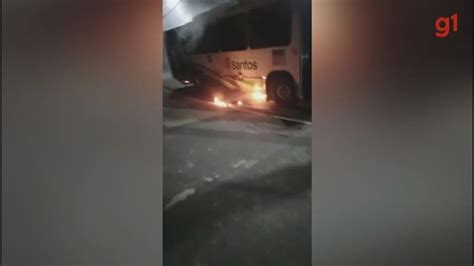 Ônibus são incendiados em Santos SP motorista fica ferido e parte do