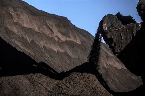 World’s Largest Iron-Ore Project Hailed as Brazil Recovery Sign - Bloomberg