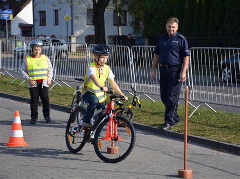 Policjanci promowali bezpieczeństwo na Pikniku Rodzinnym w Kobyłce