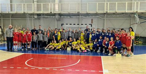 CS Câmpina s a calificat la turneul semifinal de handbal cu victorii pe