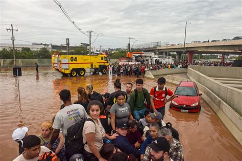 Sobe Para O N Mero De Mortos Pelas Enchentes No Direitos Humanos