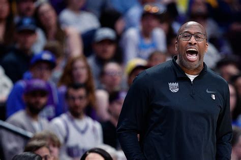 Kings Mike Brown Unanimously Named Nba Coach Of The Year