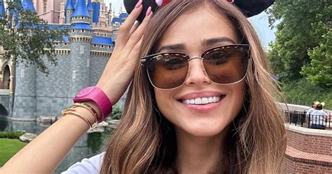 WOW Meest Sexy Weervrouw Ter Wereld Verbaast Fans Met Pikante Lingerie Foto S Zita