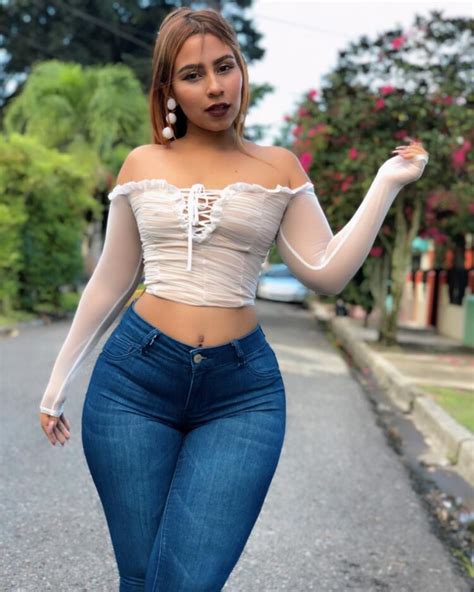 9 Hot Sexy Karla Abreu Bikini Pics