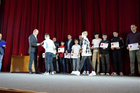 Onești Excelența în învățământ și sport premiată de municipalitate și