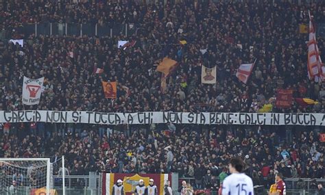 Disfatta Roma I Tifosi Abbandonano La Curva E Contestano La Squadra