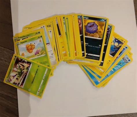 Lot de 70 cartes Pokémon officielles sans doubles Pokemon Beebs