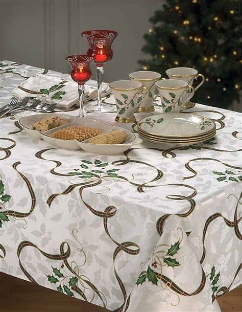 Lenox Holiday Nouveau Tablecloth - Lenox Holiday Nouveau collection • Absolute Christmas