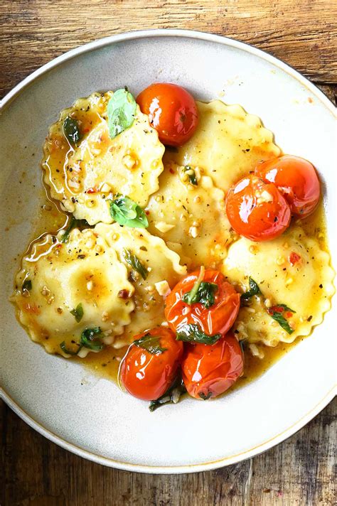 Basil Tomato Ravioli Serving Dumplings