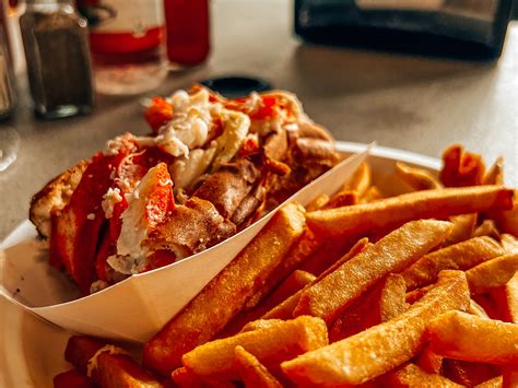 5 Of The Best Lobster Rolls In Portland Maine • Amanda Wanders