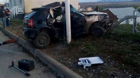 Mueren Dos J Venes Al Chocar Un Auto Contra Una Columna De Alumbrado