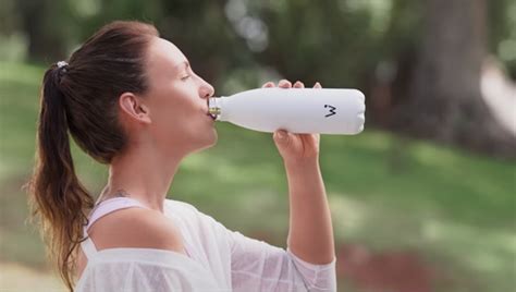 Consulado General H De Israel La Botella De Agua Que Vibra Para