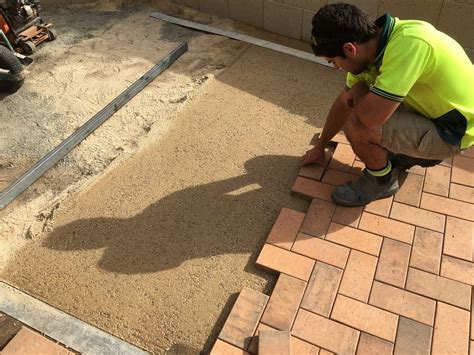 Video Diy Tip How To Lay Brick Paved Driveways Brick Paving Pavers