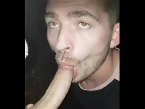 Chupando polla maricón XVIDEOS