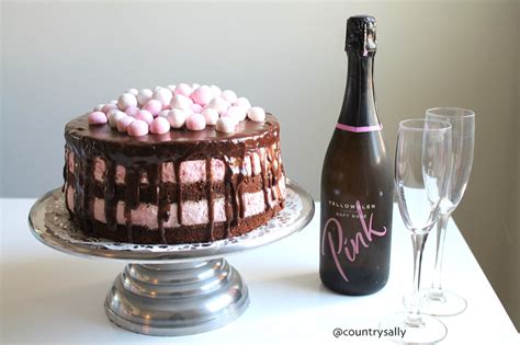 Suklaa Mansikka Naked Cake Sally S