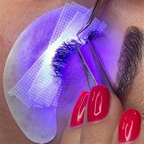 Uv Lashes What They Are And How To Do Them Right Lashes Lash Extensions Styles Eyelash