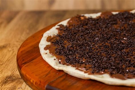 Pizza de Brigadeiro sobremesa irresistível e fácil de fazer