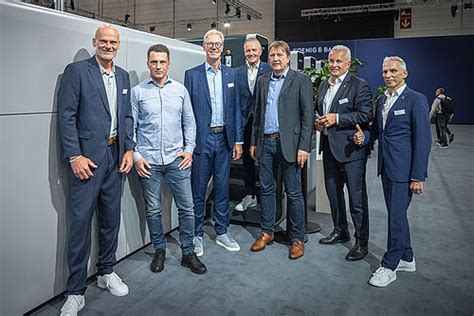 Läser bestellt zum drupa Beginn lange High Tech Rapida 106 X von Koenig