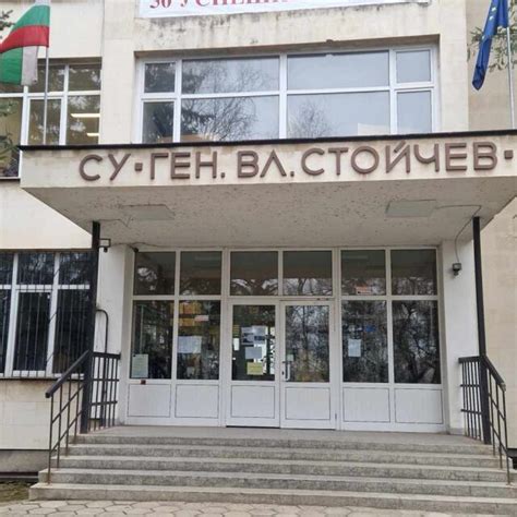 С брадва в училище: Защо мъже нахлуха в гимназията? - bTV Новините
