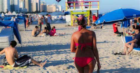 Miami Beach Proh Be Fumar En Playas Y Parques P Blicos