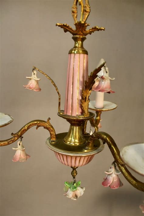 Proantic Petit Lustre Italien En Bronze Et Fleurs En Porcelaine Avec