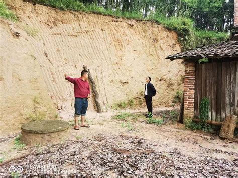 2022年5月2日，我乡领导尹乡长在刘家坊村指导地质灾害隐患点排查工作 宁都县信息公开