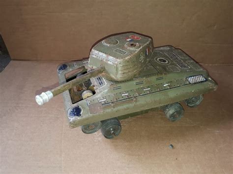 Tanque de guerra brinquedo chapa antigo São Felix da Marinha OLX Portugal