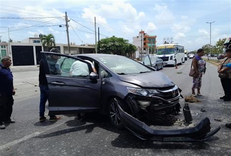 Conductora Se Estrella Contra Un Rbol En Avenida Cuauht Moc