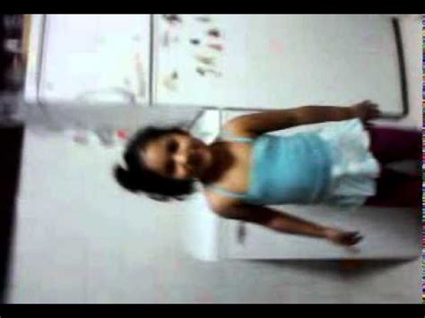 niña bailando rregeton - YouTube