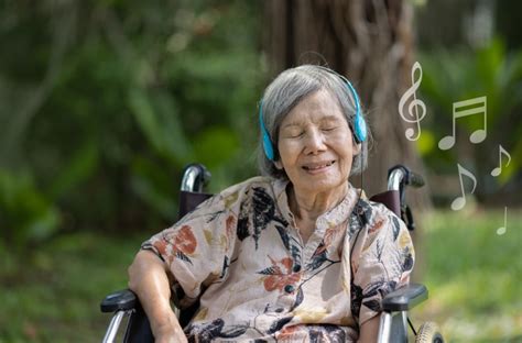 3 Types of Music Therapy for Dementia | The Moments