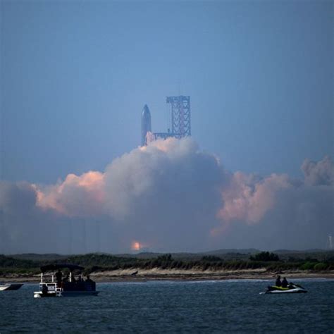 Comet Ison Becomes Visible To The Naked Eye On Its First Trip Past Earth The Verge