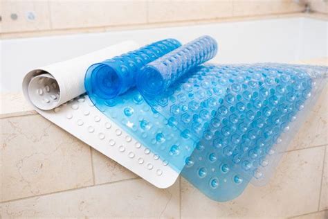 The Best Shower Mat | Reviews by Wirecutter