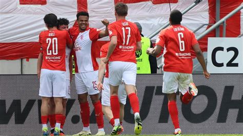 Fu Ball Liga Hoffnung Im Abstiegskampf Halle Berrascht In