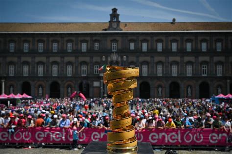 Napoli Il Giro D Italia In Una Citt Da Record Napoli Village