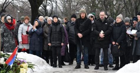 Alexei Navalny La Madre Lyudmila Si Reca Al Carcere In Siberia Sui