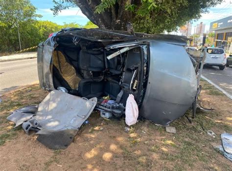 Mulher Fica Presa S Ferragens Ap S Colis O Entre Dois Carros Na Av