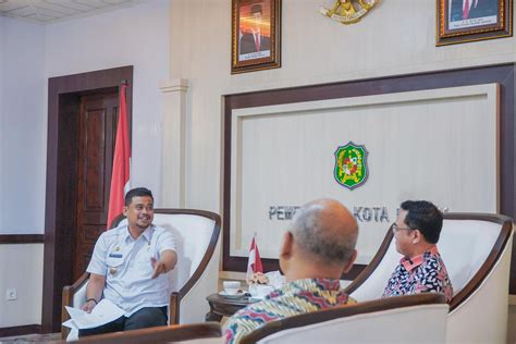 Galeri Foto Wali Kota Medan Bobby Nasution Menerima Kunjungan