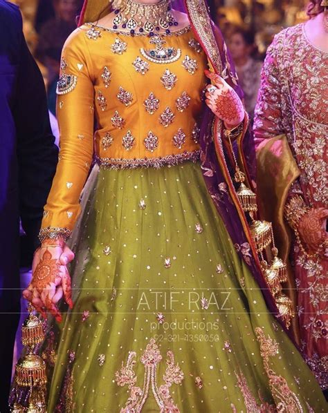 Pakistani Bridal Mehndi Dress 2022