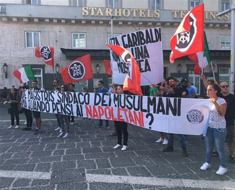 Napoli Basta Immigrazione Incontrollata La Protesta Di Casa Pound A