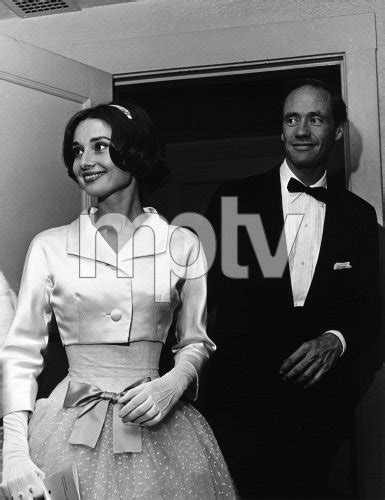 Audrey Hepburn and Grace Kelly at The Oscars 1956 - Audrey Hepburn ...