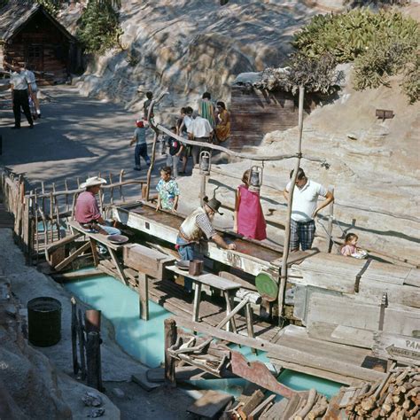 An Awful Movie Destroyed Disneylands Brilliant Sf Themed Land