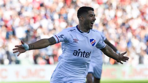 Golazo de Luis Suárez en el triunfo de Nacional ante Peñarol