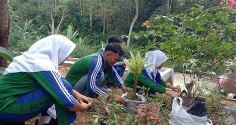 Ciptakan Lingkungan Madrasah Yang Asri Man 1 Empat Lawang Mengadakan