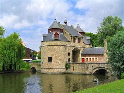 Ezelpoort Ville Porte Et Canal Bruges Belgique Image Stock Image Du