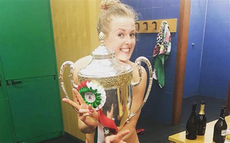 NỮ VĐV BÓNG CHUYỀN NUDE tin tức Mới nhất Phấn khích sau chức vô địch nữ VĐV bóng chuyền xinh