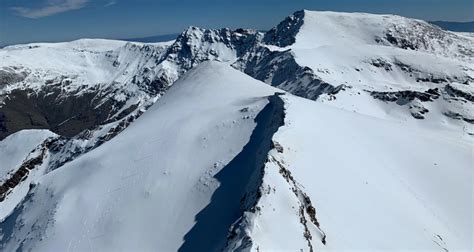 Circular Rasemon Permanece La Presencia De Bastante Hielo Y Las