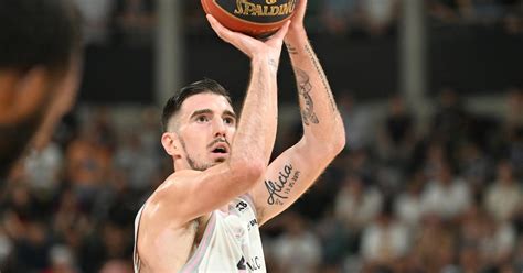 L Asvel S Incline Largement Face Au Partizan Belgrade Crumpe