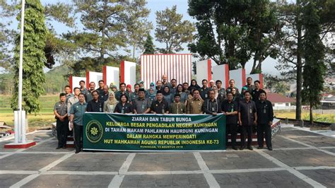 ZIARAH DAN TABUR BUNGA DI TAMAN MAKAM PAHLAWAN